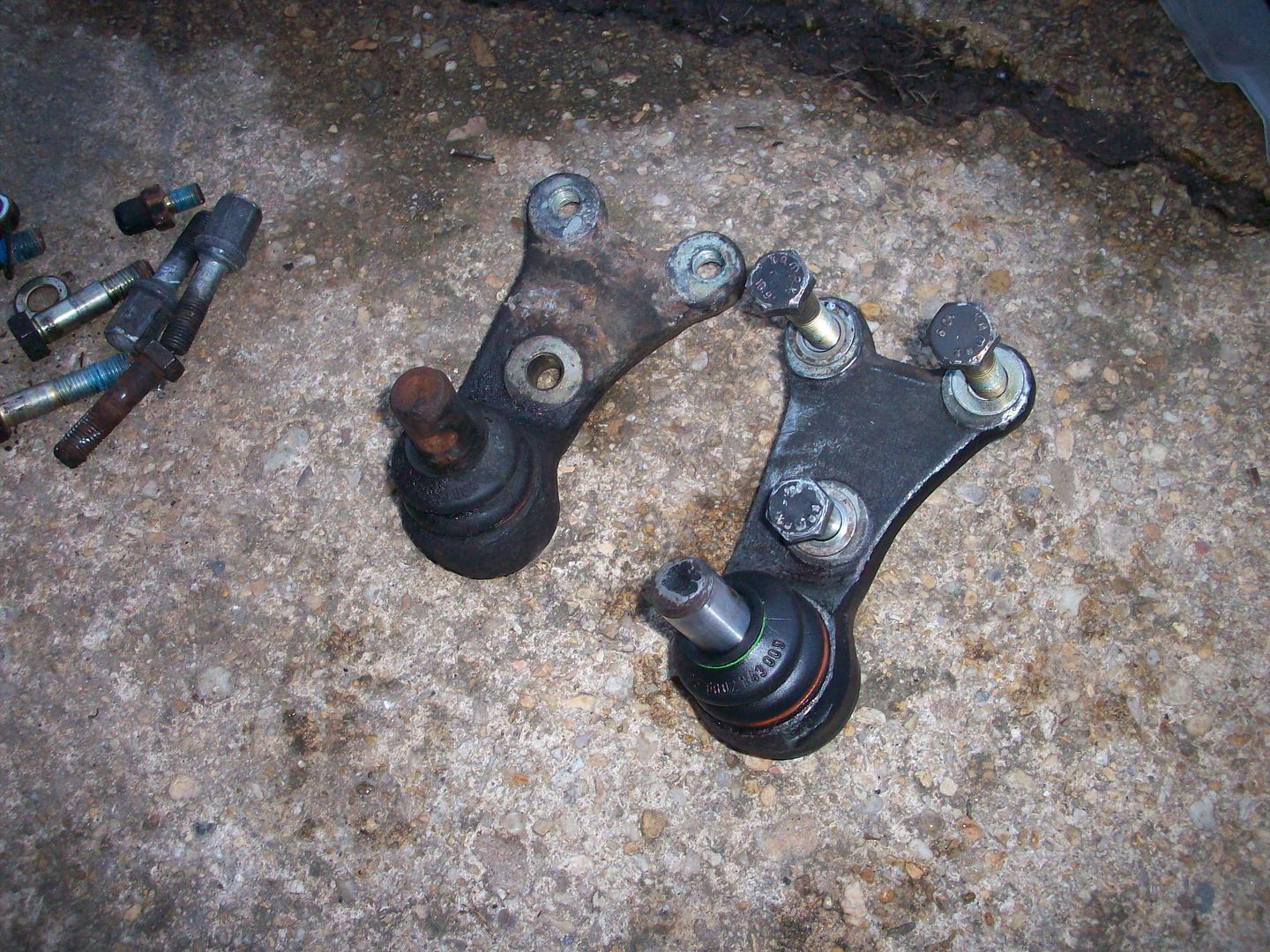 Another pictorial Changing W124 4Matic front lower ball joint